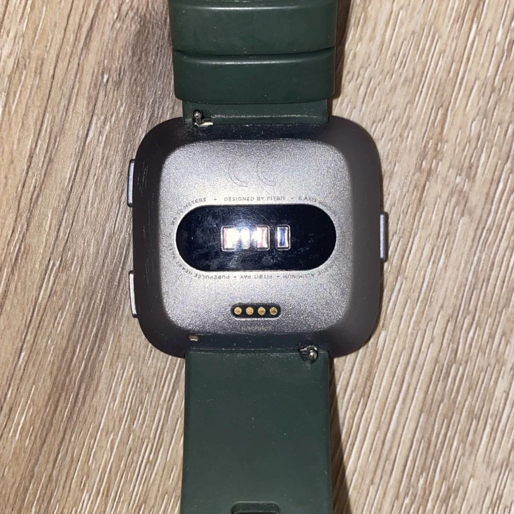 Lot of Fitbit Smartwatches, Fitbit Versa, Alta, Blaze,Charge - 7 Total -Untested